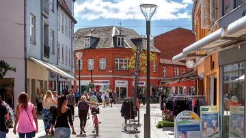 En gata i Couvin, Belgien, med Metronomis LED-belysning från Philips