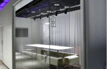 Nordic Light Hotel ville skapa en central mötesplats fylld av ljusupplevelser. Man vågade tänka atmosfär, helhet och rumsgestaltning – och inte bara belysning.