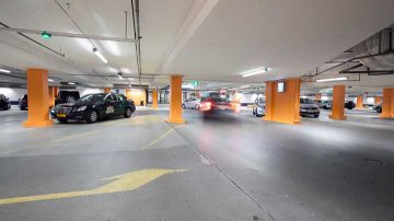 GreenParking är ett komplett system med LED-armaturen Pacific LED GreenParking, trådlöst styrsystem och närvarokontroll. Styrsystemet är inbyggt i armaturerna, som kommunicerar med varandra. Systemet är enkelt att installera. Samtliga LED-armaturer är monterade på vajer. Parkeringsgaraget delades in i tretton zoner per plan