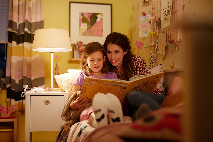 mother daughter reading