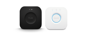 Hue Bridge Pro og Hue Bridge intelligente lysstyringssystemer til hjemmet.