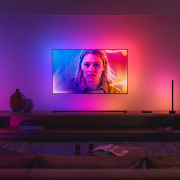 흰색 배경의 Philips Hue Play HDMI 동기화 박스 