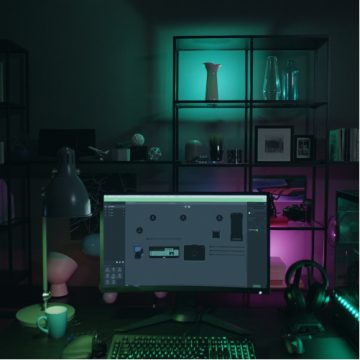 Primer plano de un escritorio para jugar, con un fondo tenuemente iluminado con colores