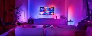 Voorkant van Philips hue Play HDMI sync box 8K met witte LED.
