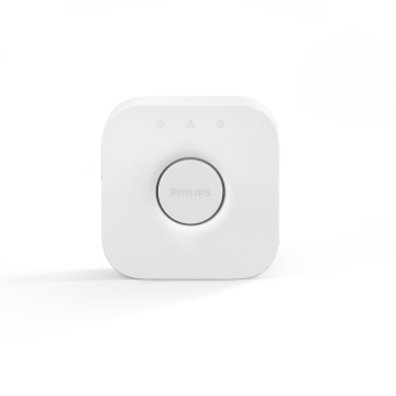 Pohled zblízka na Philips Hue Bridge na bílém pozadí