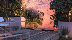 Amarant projektør oplyser terrassemurværk i blødt intelligent lys