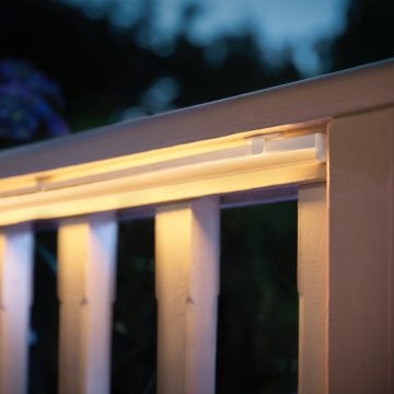 Die Montage der Outdoor-Lightstrips ist ganz einfach