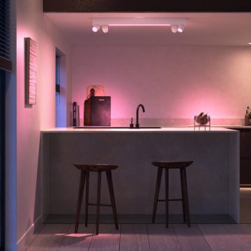 Centris Deckenleuchte in einer modernen Küche mit Bar 