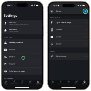 Die Hue App zeigt die Registerkarte Einstellungen mit einem Hinweis über „Geräte” an, die Hue App zeigt das Menü „Geräte” mit einem Hinweis über dem blauen Plus-Symbol (Hinzufügen) an