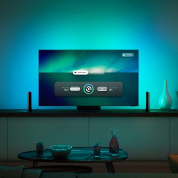 Ecranul aplicației Philips Hue Sync TV pe televizorul din camera de zi
