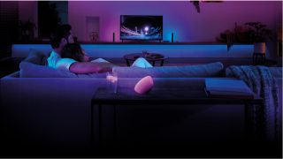 ...filmler, müzik, TV ve oyunlarla senkronize ederek